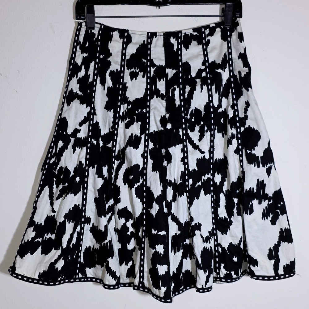 Cabi Dashing A-Line Skirt Women Size 0 Black Cream Abstract Paneled EUC - Picture 5 of 10